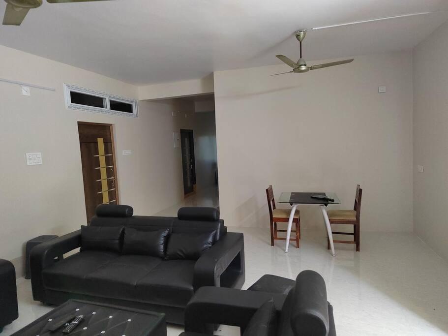 Gangi Kota North Flat Apartment Kovvur Bagian luar foto