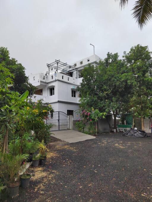 Gangi Kota North Flat Apartment Kovvur Bagian luar foto