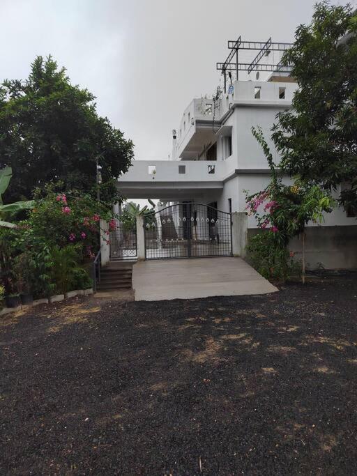 Gangi Kota North Flat Apartment Kovvur Bagian luar foto