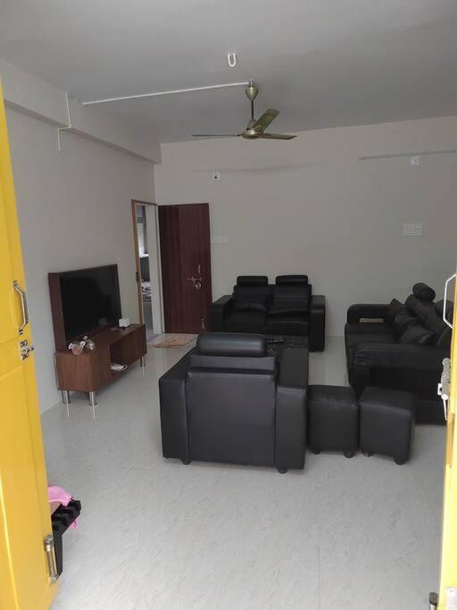 Gangi Kota North Flat Apartment Kovvur Bagian luar foto
